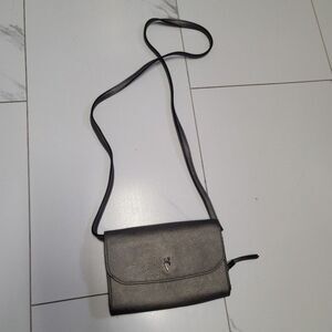 ~ small grey simply vera crossbody purse